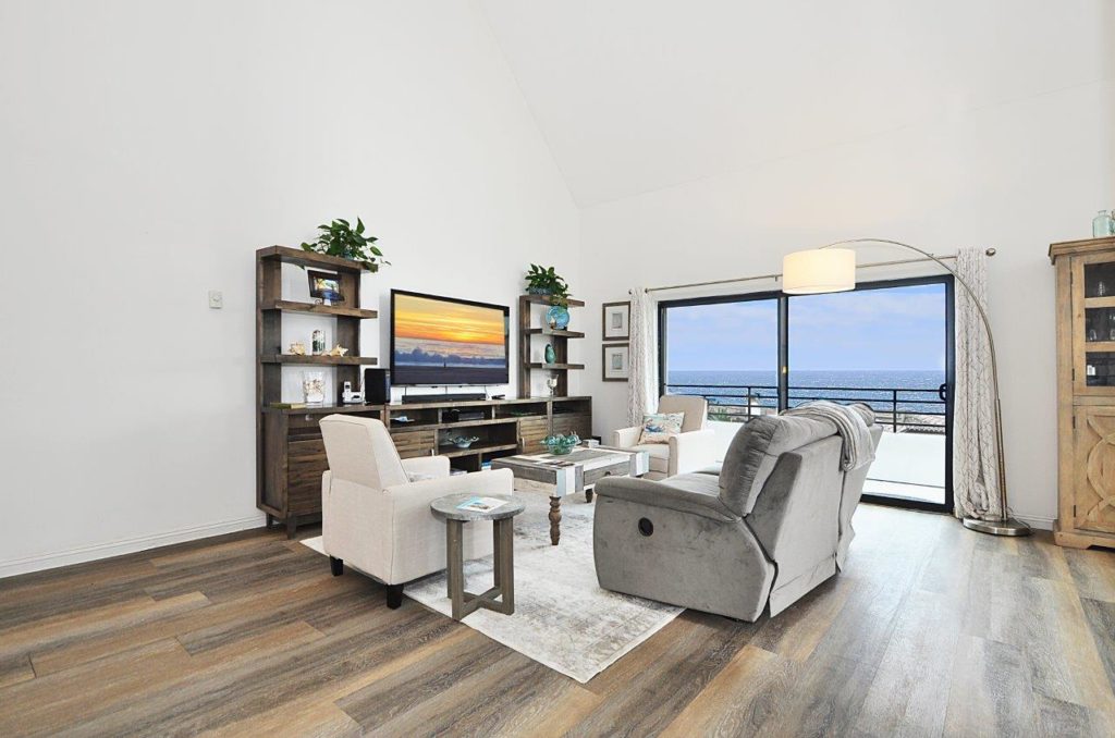 sell your house fast - Living room overlooking the ocean - Listed by Igor Nastaskin